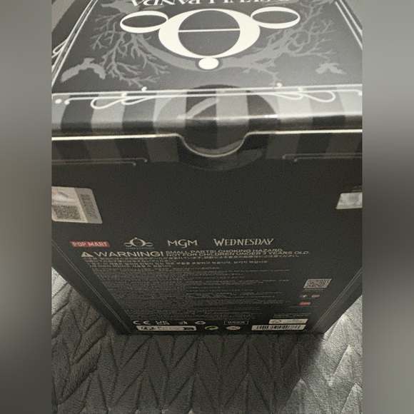 POP MART x Skullpanda x WEDNESDAY (classic version) - Picture 7 of 9